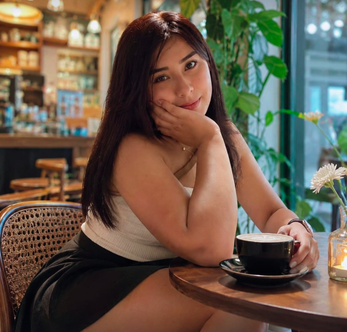 Rus Escort Sofia – 23 Yaşında Gebze Darıca'da, Egzotik Güzellik, Gerçek Sohbet
